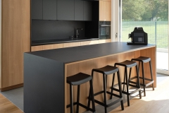 Mizarstvo-Nemec-hiša-antracit-2-scaled